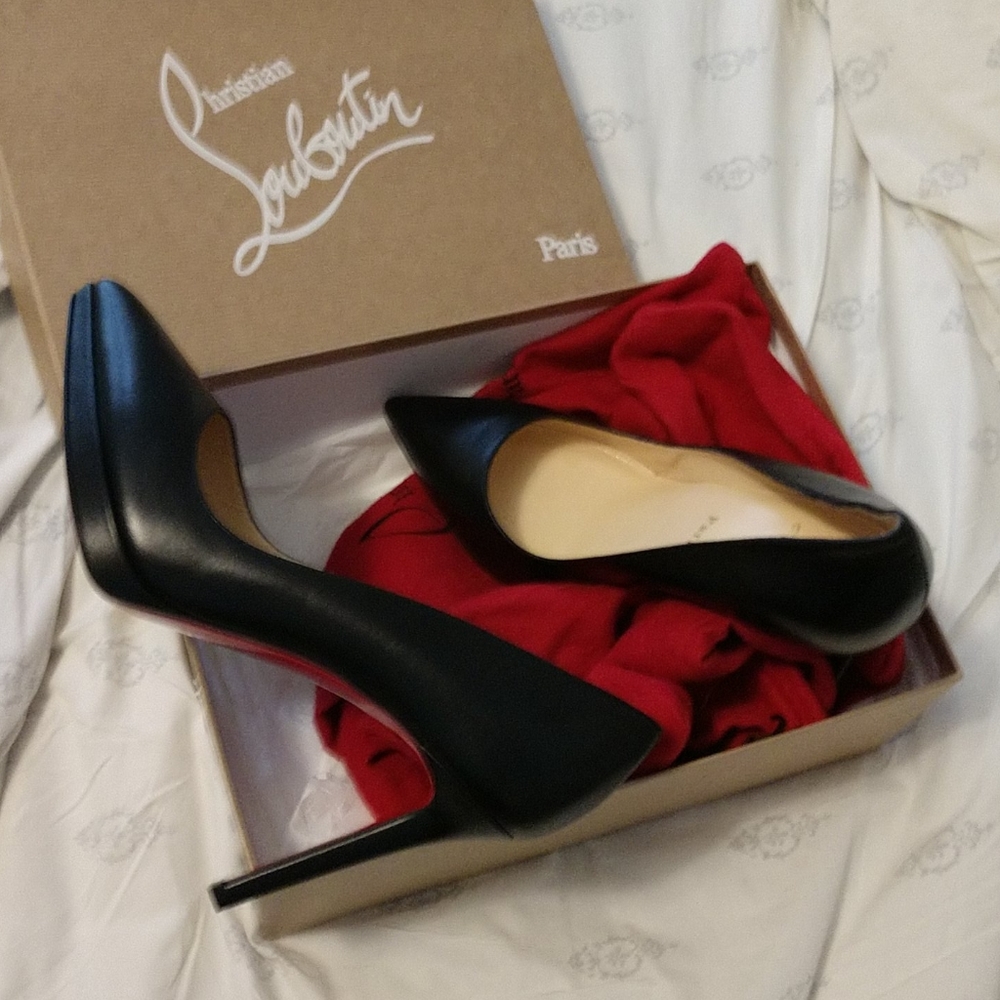 SOLD Christian Louboutin Pigalle Plato